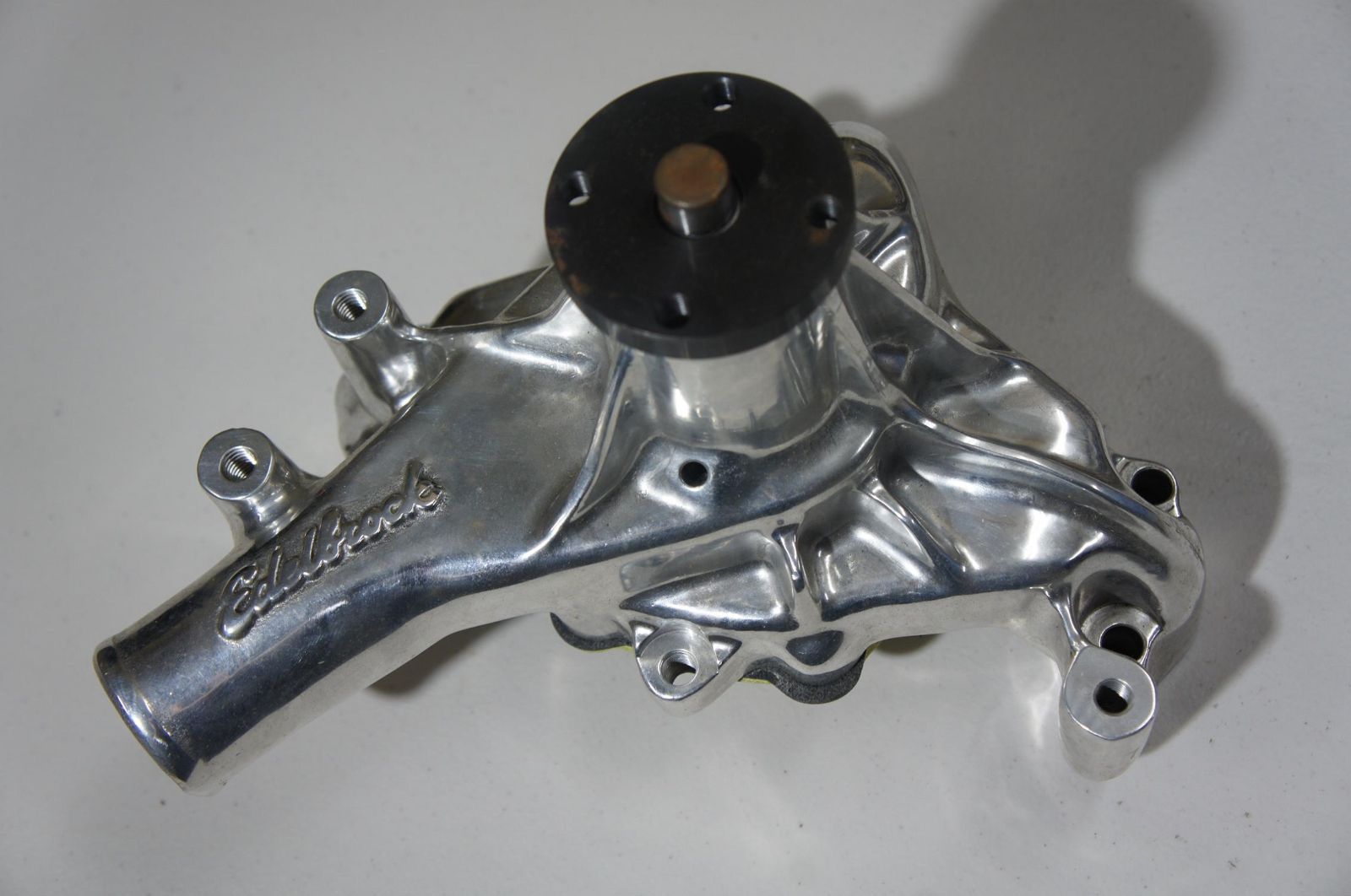 アメ車 Edelbrock 8821 ポリッシュ ウォーターポンプ ～87ｙ シボレーＶ８ SB アメ車ウォーターポンプ シボレーウォーターポンプ