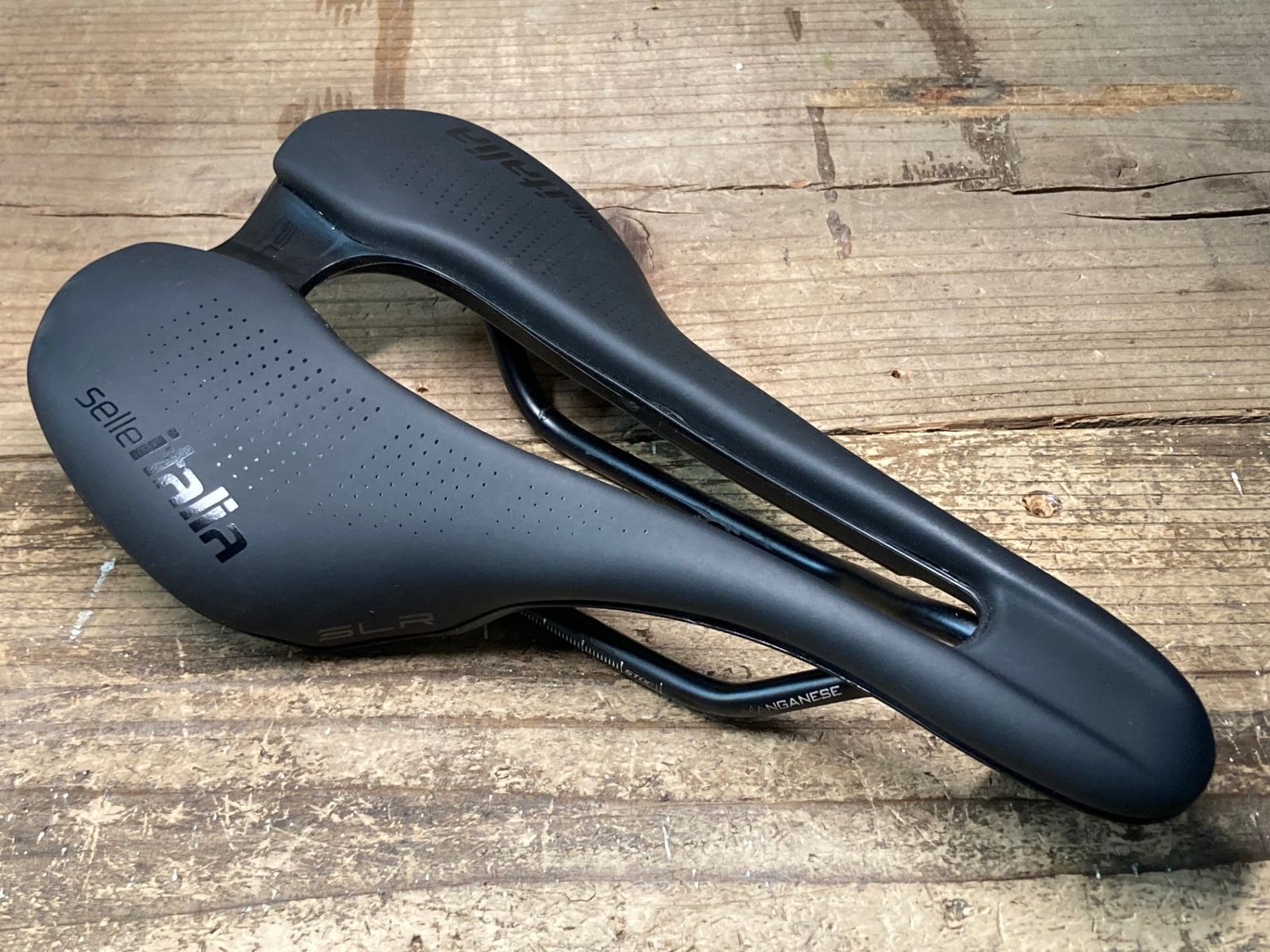 自転車 Selle Italia SLR ブラックサドル