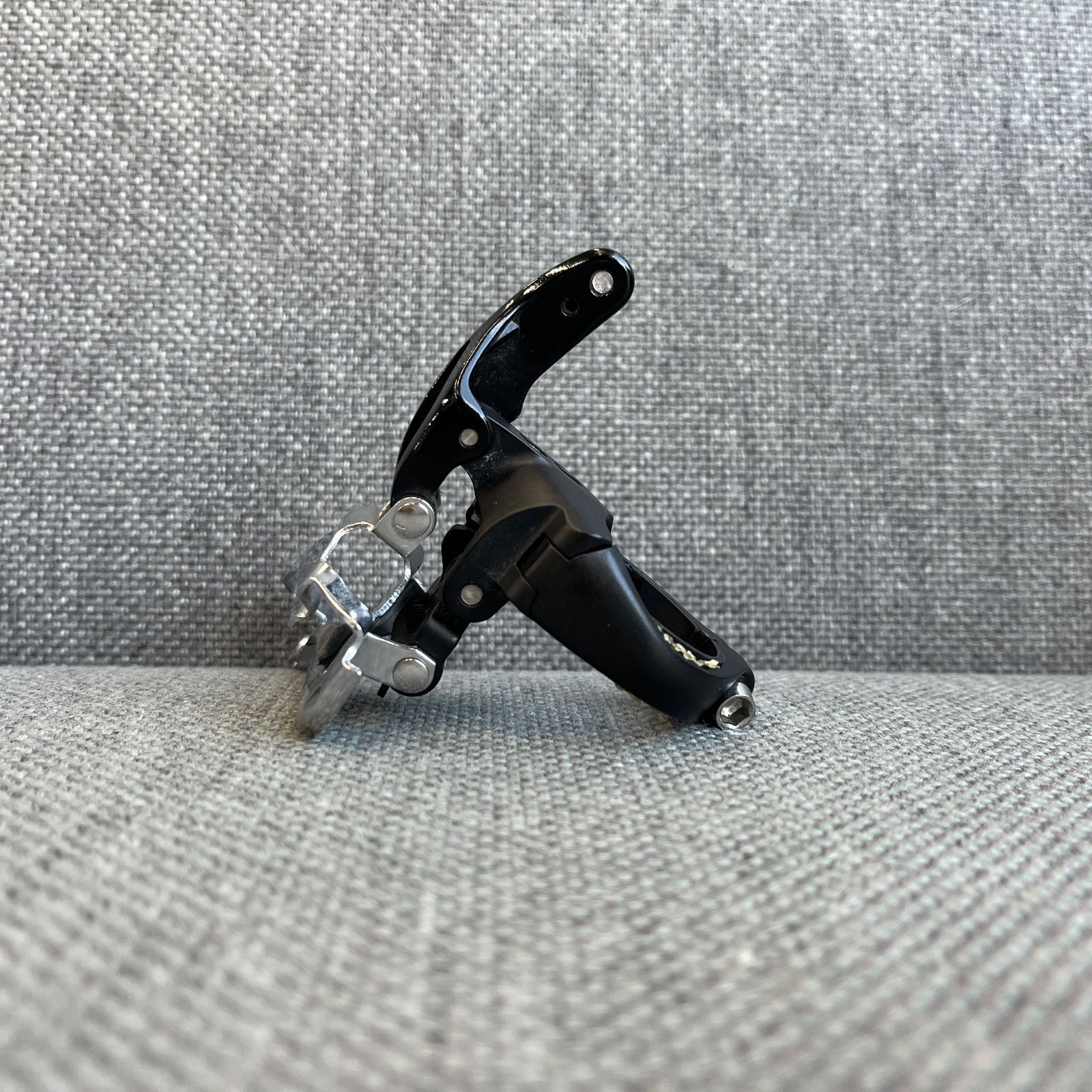 Shimano 105 フロントディレイラー SHIMANO 105 Di2 フロントディレーラー 2x12スピード