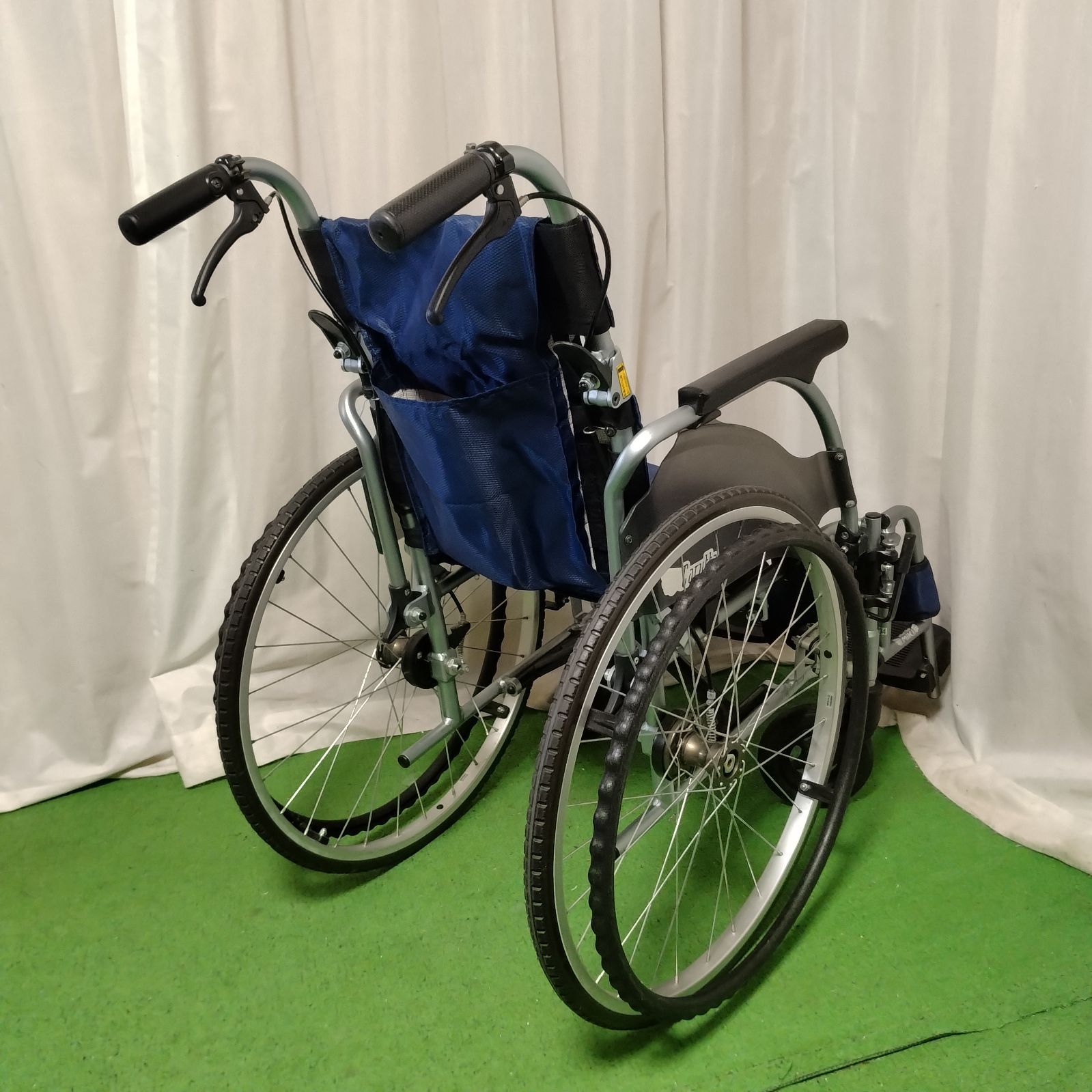 Miki　自走用　超軽量コンパクト　ノーパンクタイヤ　車椅子　CRT-7 多機能 自走用車いす CRT-7［カルティマCRT-7］ | 車いす通販の