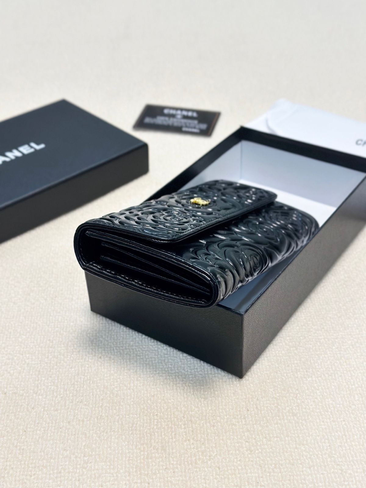 本日特価] シャネル レディース ウォレット カメリアデザイン