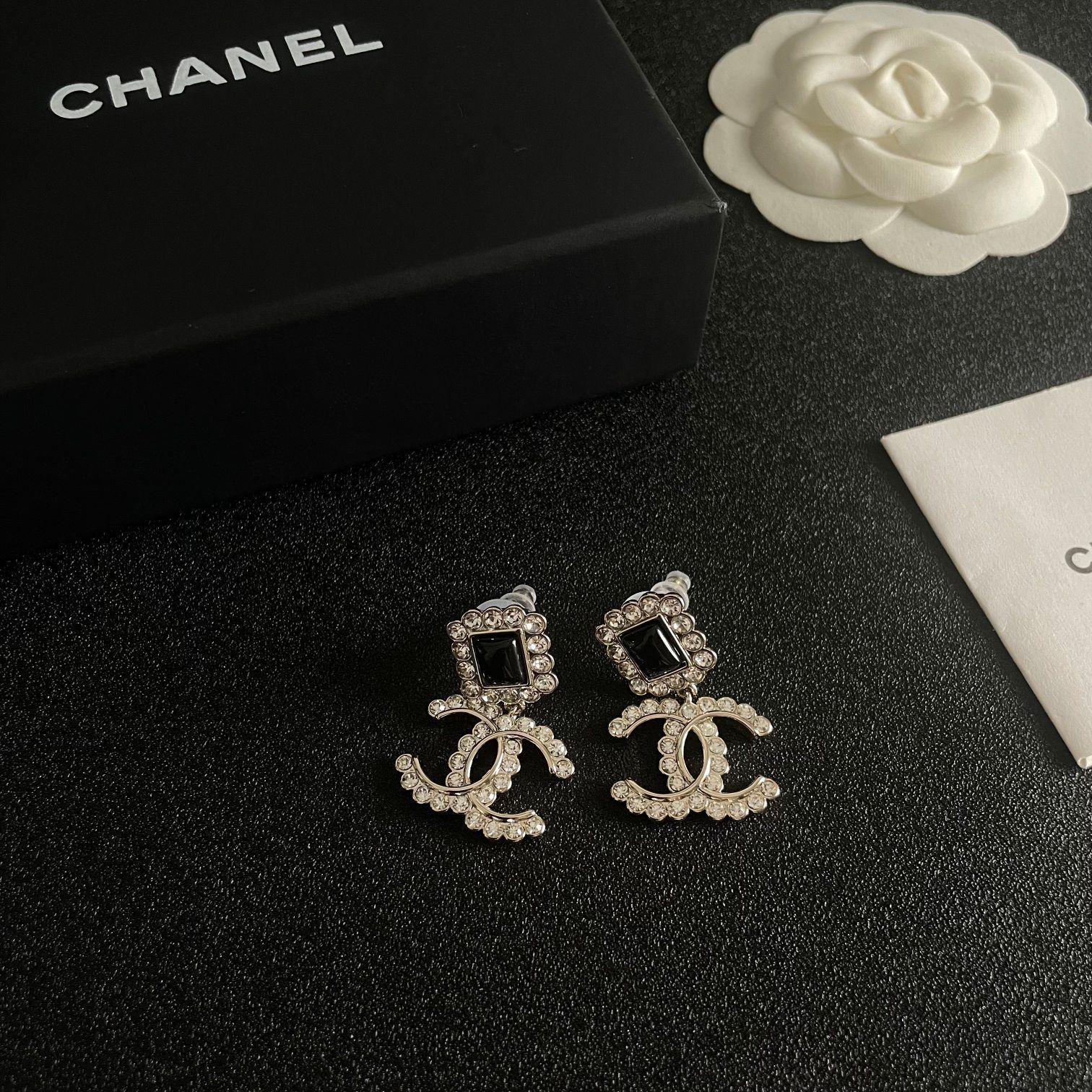 今日特価】Chanel ヴィンテージ アルファベット ピアス！送料