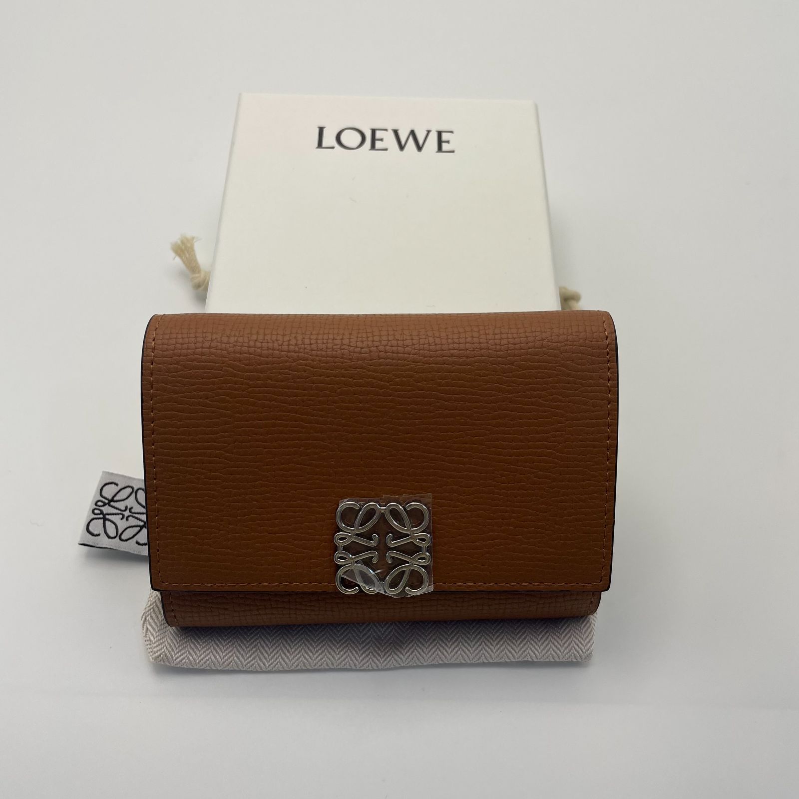 極美品 現行✨ロエベ アナグラム トライフォールドウォレット 三つ折り タン 極美品】ロエベ トライフォールド 8cc アナグラム タン 三つ折り財布