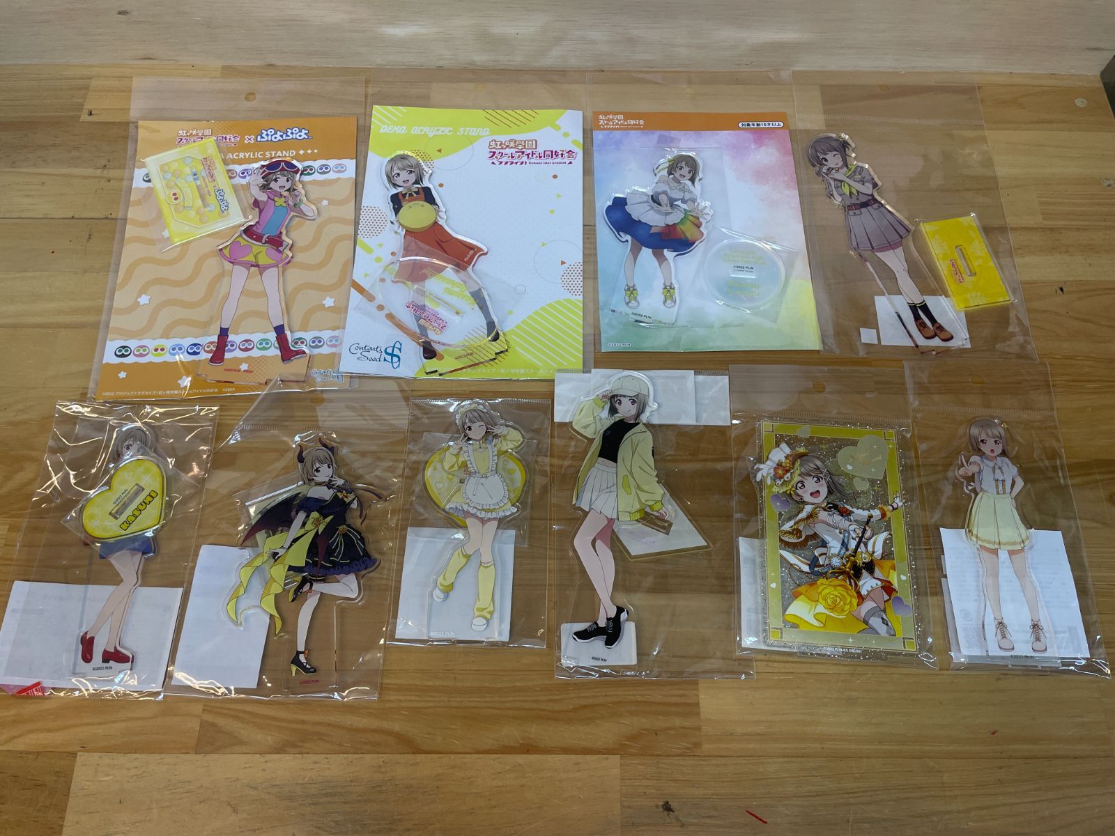 a出品 アイドルグッズ詰め合わせ 未開封 虹ヶ咲学園スクールアイドル同好会 中須かすみ アクリル