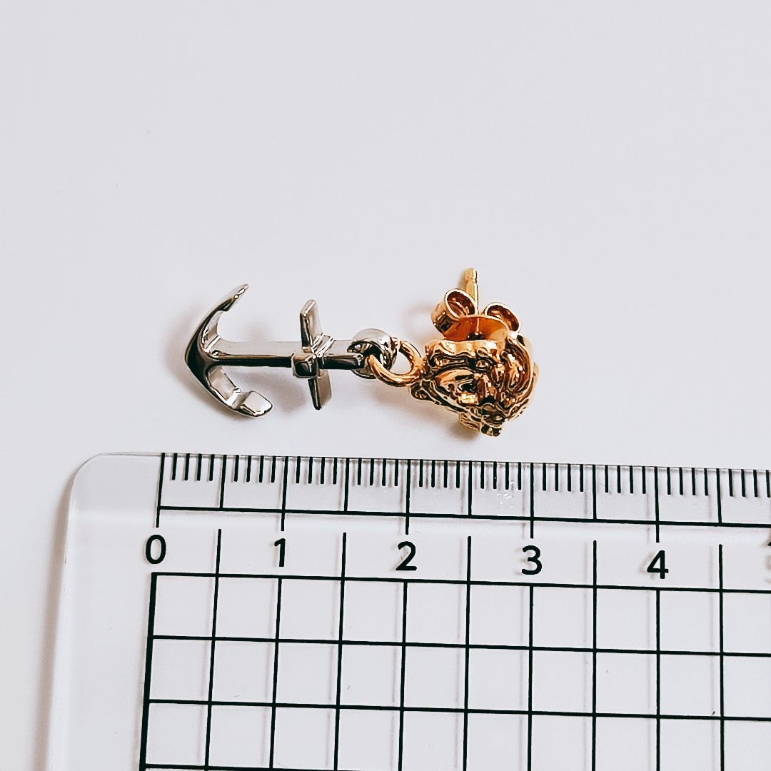 新品未使用】VERSACE アンカー メデューサピアス ゴールドシルバー