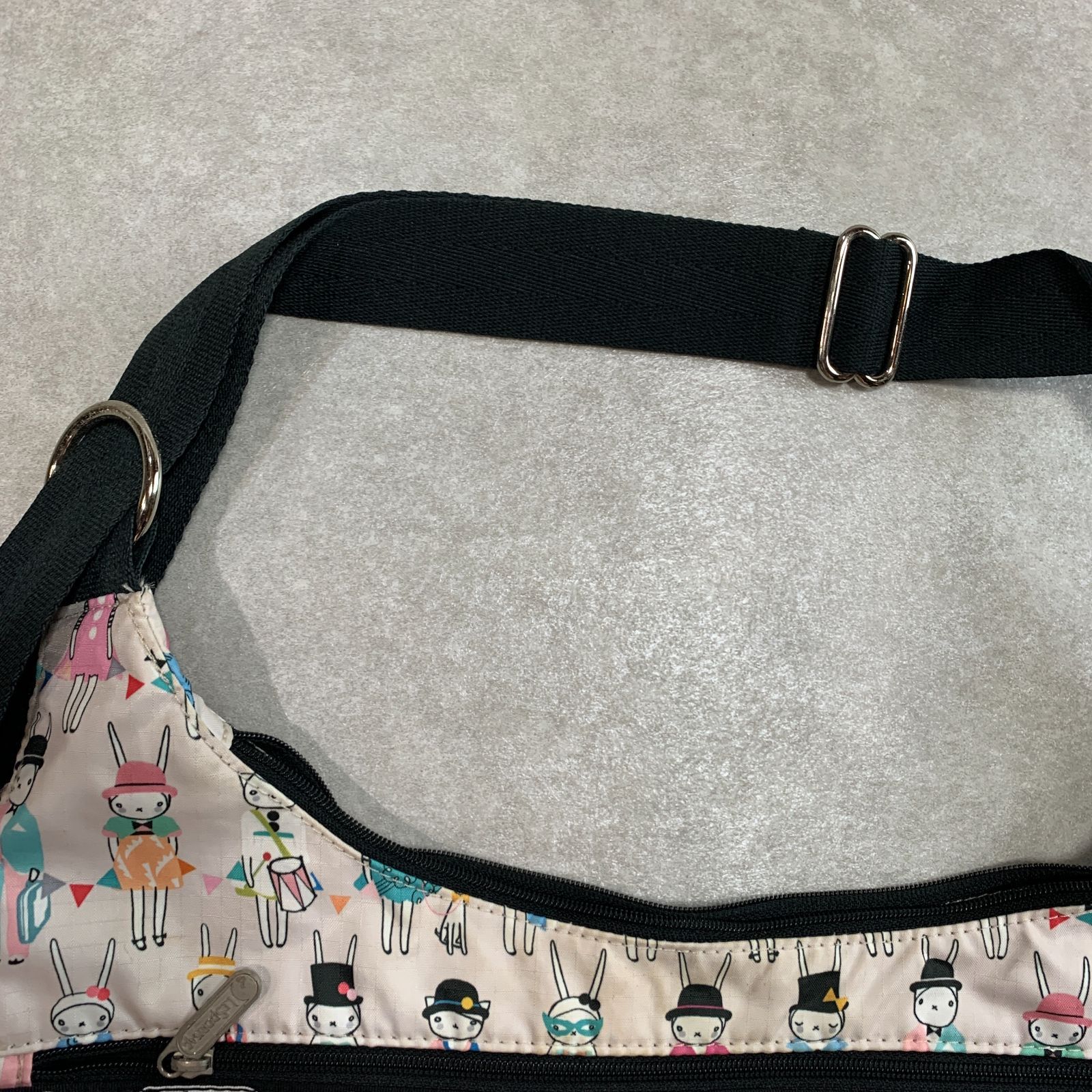 LeSportsac Casey ウサギ ショルダーバッグ フィフィラパン LeSportsac Casey ウサギ ショルダーバッグ フィフィラパン