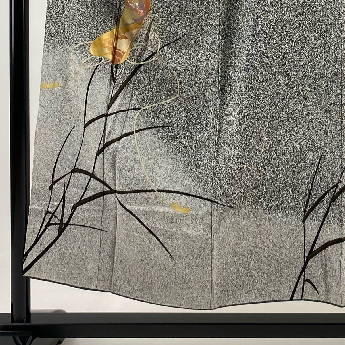 付下げ 身丈152cm 裄丈64cm M 袷 誰が袖 葉柄 金彩 ぼかし 黒灰