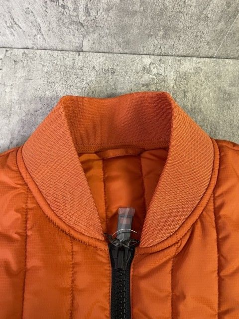 23AW ARMANI EXCHANGE ｱﾙﾏｰﾆｴｸｽﾁｪﾝｼﾞ BLOUSON JACKET ﾌﾞﾙｿﾞﾝ ｷﾙﾃｨﾝｸﾞ ｼﾞｬｹｯﾄ 中綿 ﾊﾟﾌｧｰ ﾎﾟﾘｴｽﾃﾙ ｵﾚﾝｼﾞ XS 33917304 KANDAIZUMI_COM