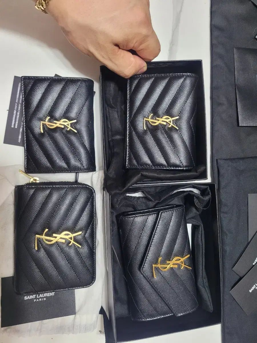 サンローラン かわいい二つ折り財布