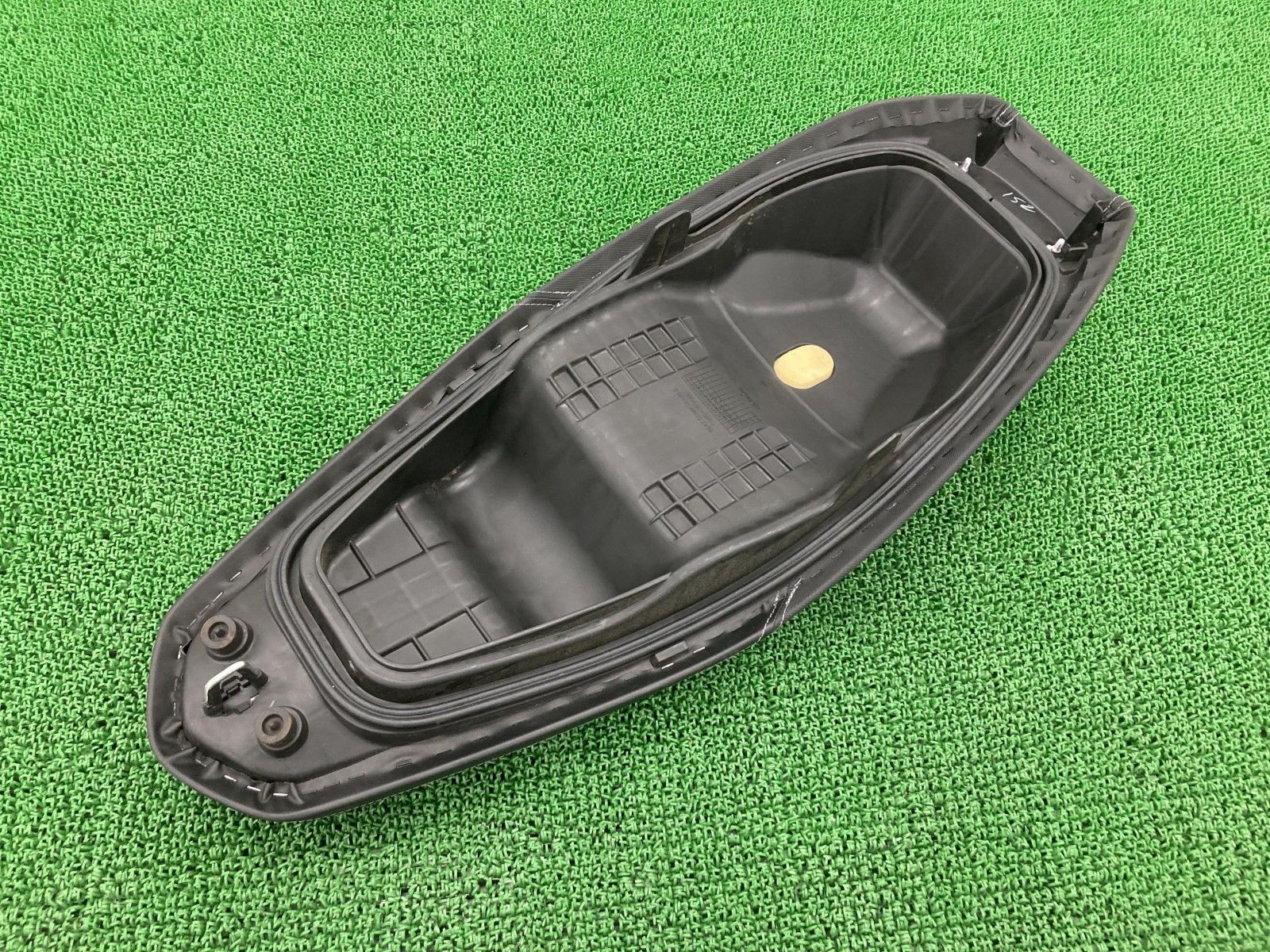 PCX125 PCX150 シート K35 ホンダ 純正 バイク 部品 JF56 KF18 破れ無し コンディション良好 品薄 希少品 車検 Genuine 【中古】 74 PCX125 PCX150 シート K35 ホンダ 純正 バイク 部品 JF56 KF18 破れ