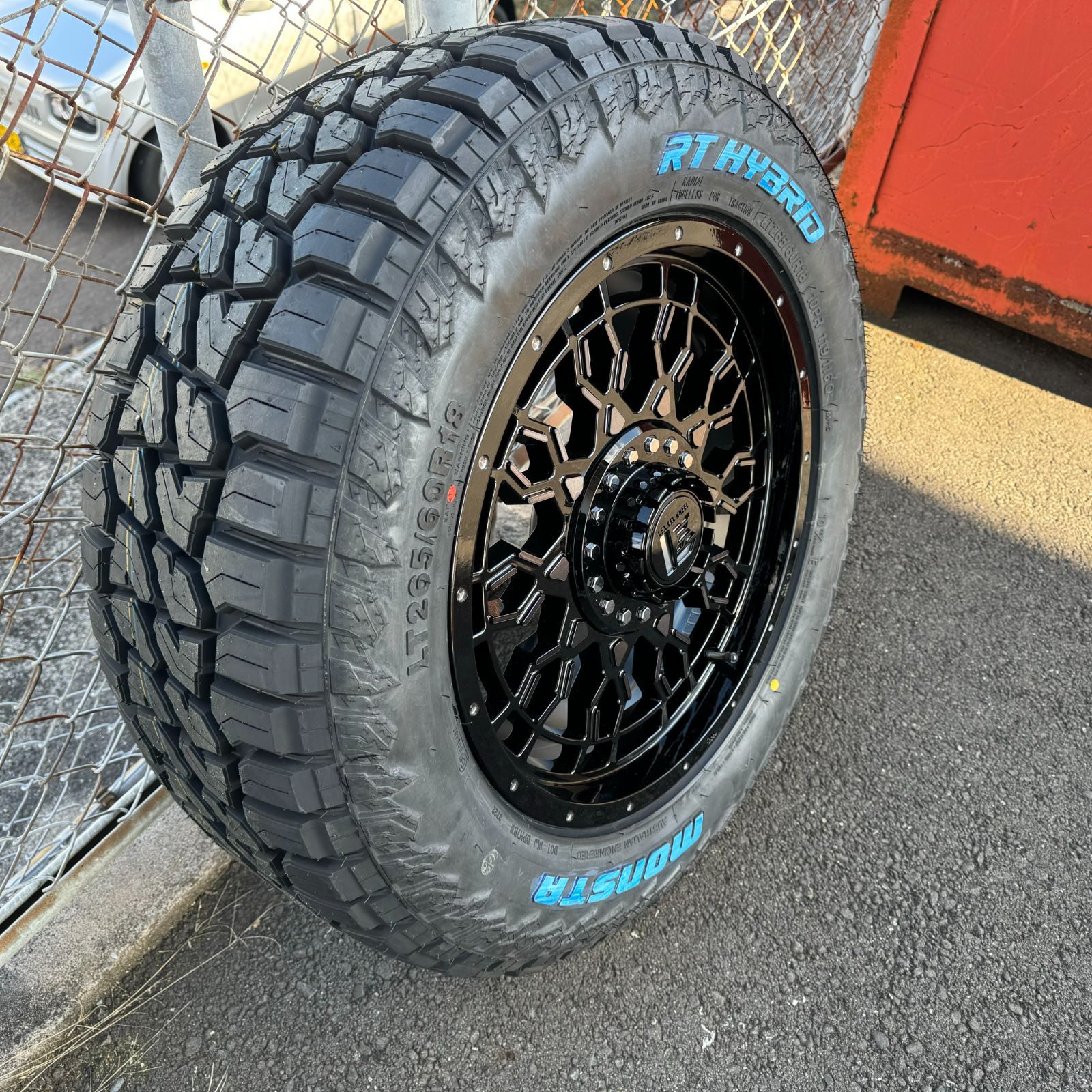 ベンツ Gクラス ゲレンデ W463 18インチ タイヤ ホイール 4本セット 1台分 LEXXEL PreDator モンスタ RT HYBRID  265/60R18 ホワイトレター