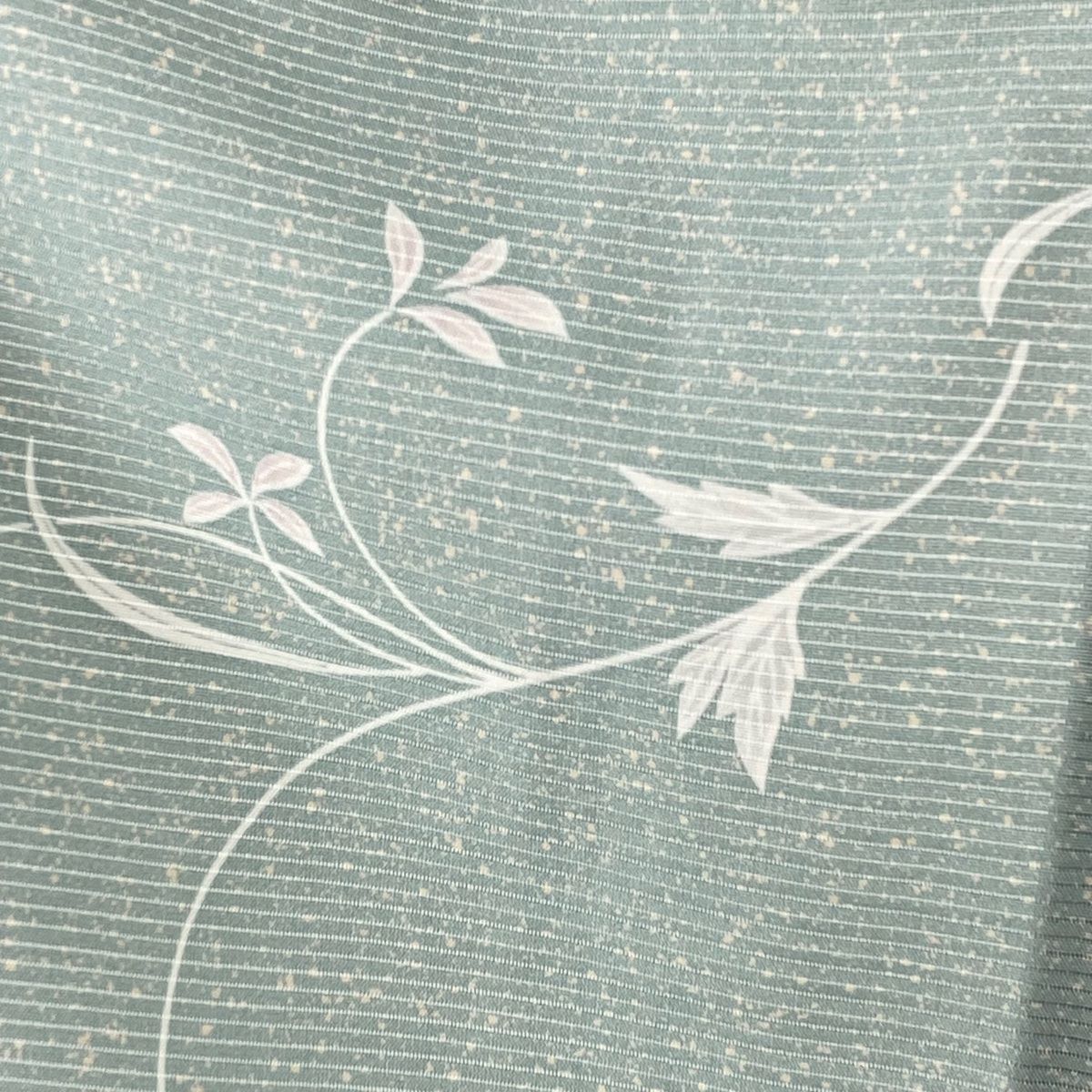 未着用 小紋 リーフ たたき染 斜め縞 流水 着物 032a d 未着用 藍染に