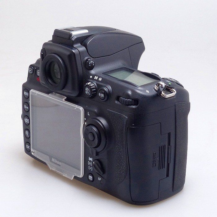 D700