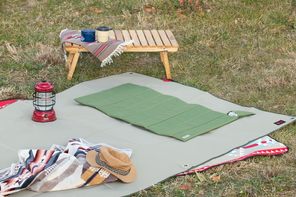 アイリスオーヤマ 防災グッズ アウトドアヒートマット 幅約94.5×奥行約