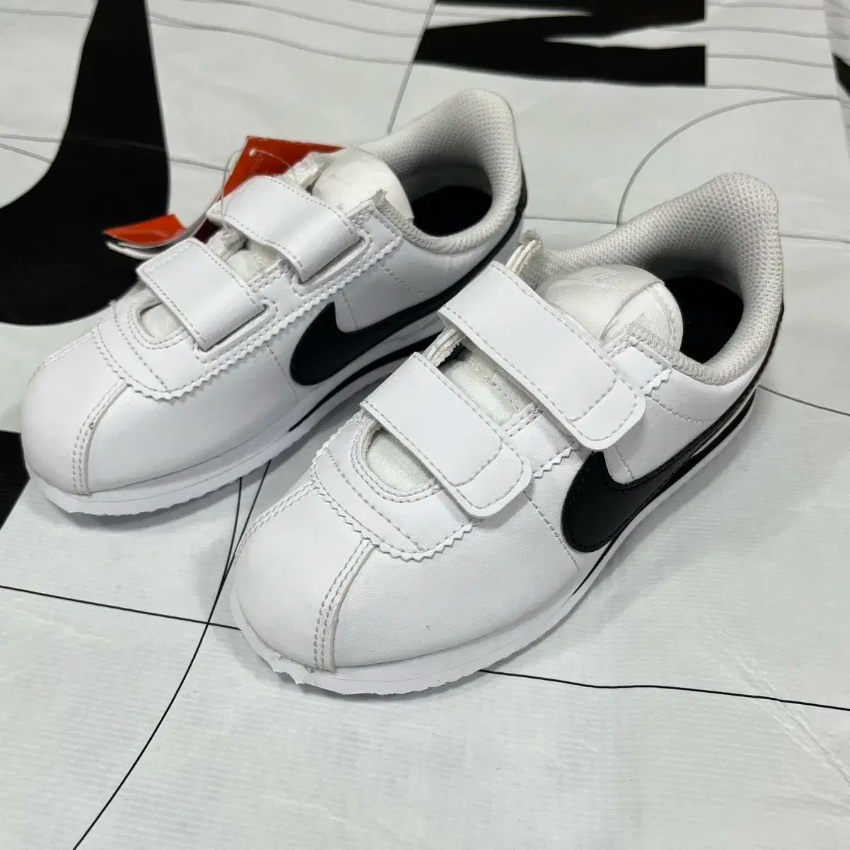 170 PS NIKE ナイキ コルテス ベーシック SL 白 黒