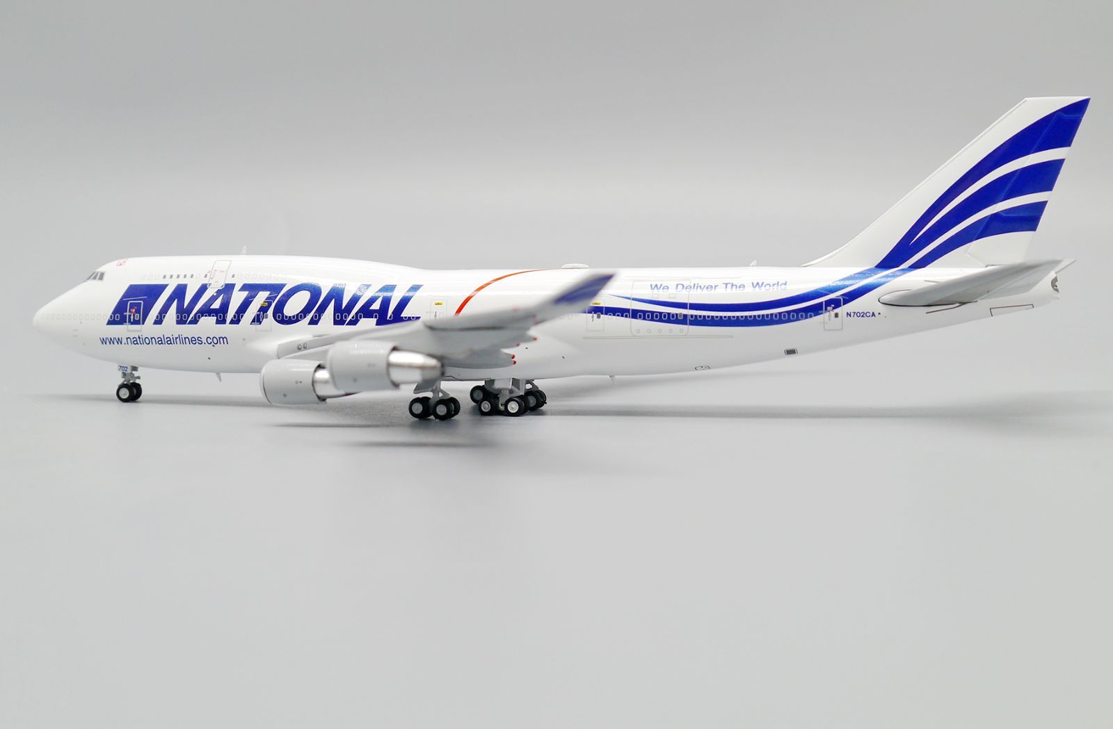 ナショナル航空/National B747-400BCF 1/200 - ミニカー