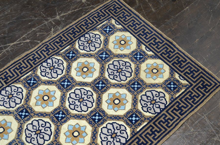 蔵A3779d】古い緞通 段通 敷物 絨毯 木綿 堺赤穂鍋島 鍋島緞通【手織】花菱