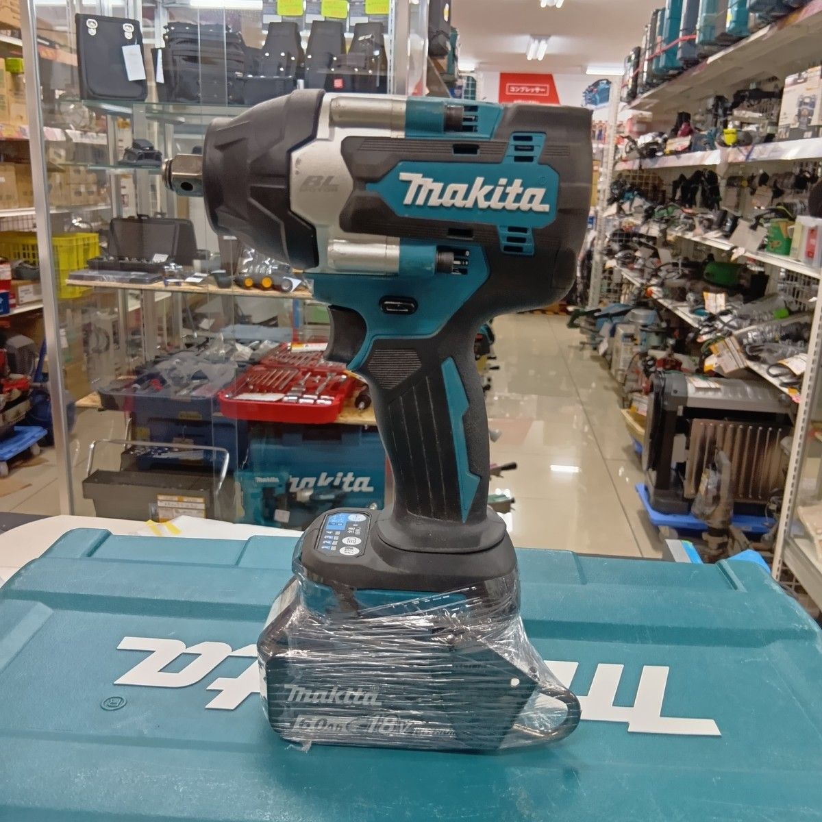 MAKITA マキタ TW700D ブルー 工具 締め付け工具 インパクトレンチ 
