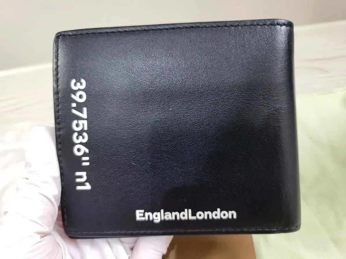 〈再お値下げ！〉【完全未使用】BURBERRY 二つ折り財布 黒 レザー BURBERRY バーバリー 二つ折り財布 レザー ブラック : ブランド