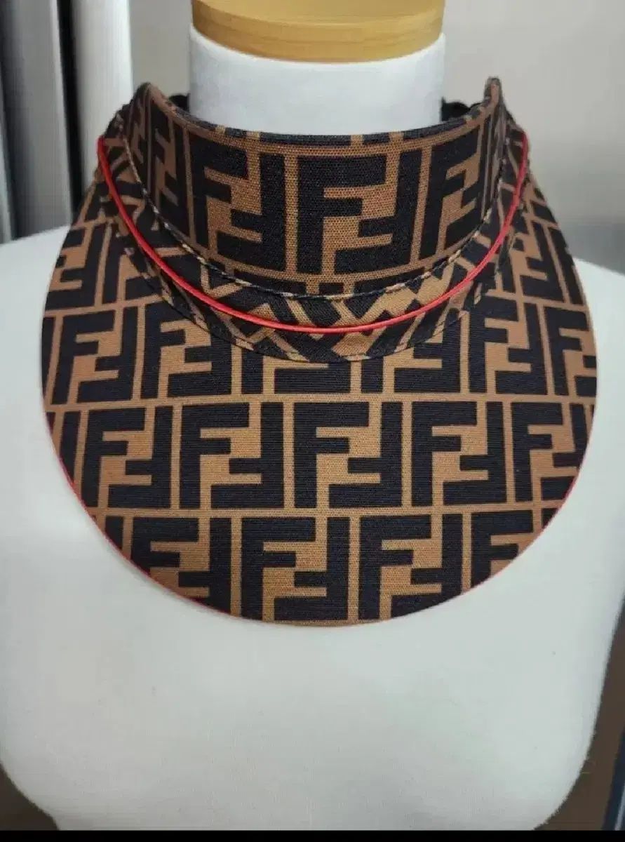 FENDI フェンディ サンバイザー 調子 フリー