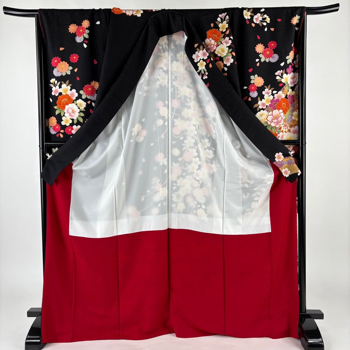 【値下げ】振袖　身丈172 身幅広め 振袖 身丈172cm 裄丈71.5cm L 袷 草花 宝尽くし 金糸 金彩 黒