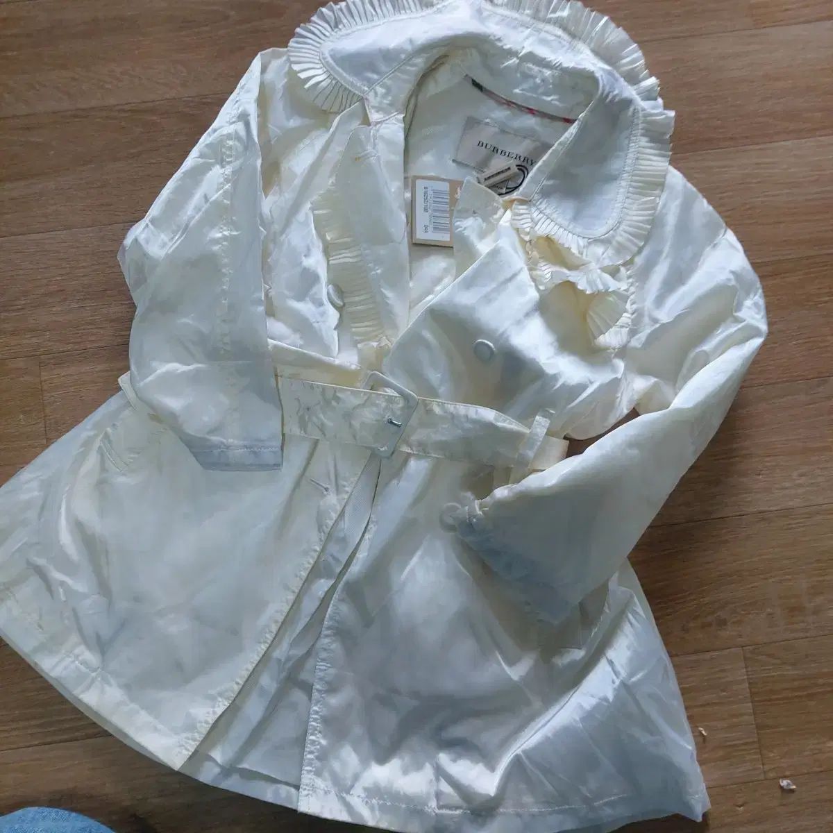 バーバリー アイボリー フリル トレンチコート