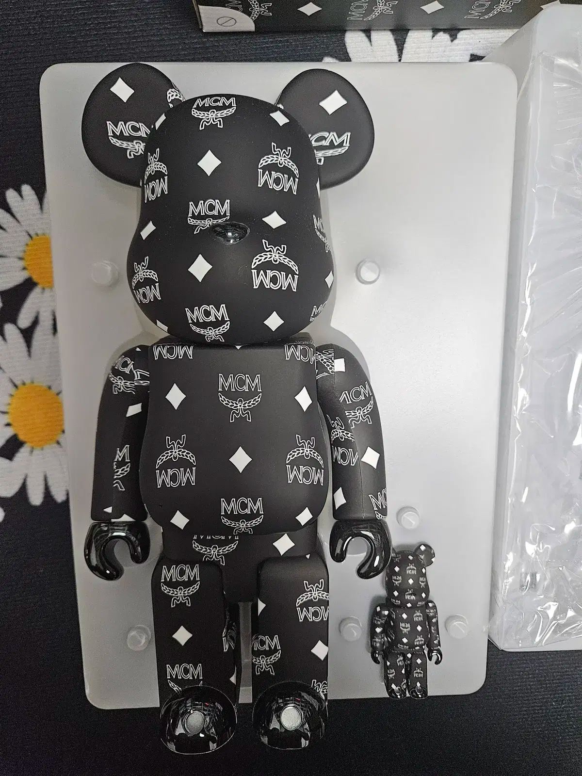 BE@RBRICK(ベアブリック) x MCM 100 % + 400 SET 出品 - メルカリ