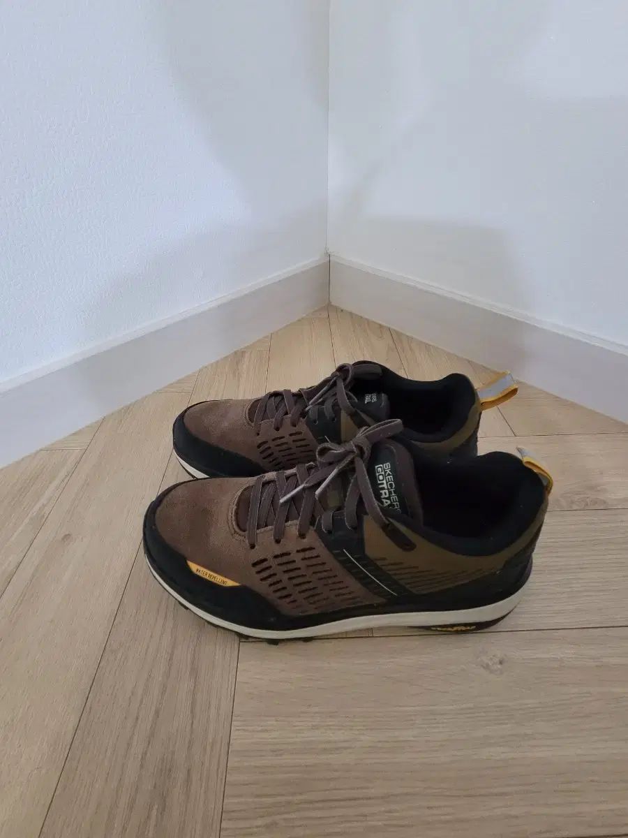 SKECHERS スケッチャーズ 登山 スニーカー