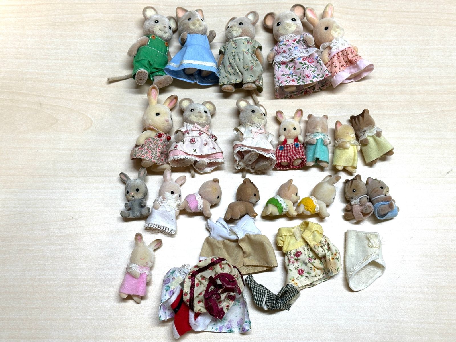 現状品 ジャンク扱い エポック社 シルバニアファミリー オークウッドマナーハウス 人形 小物 まとめセット 10 16