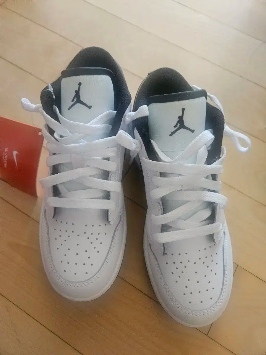 【雷市場（ポンジャン）商品韓国直送】 キッズ NIKE(ナイキ) エアー ジョーダン 1 ロー 白 パンダ 黒 GS