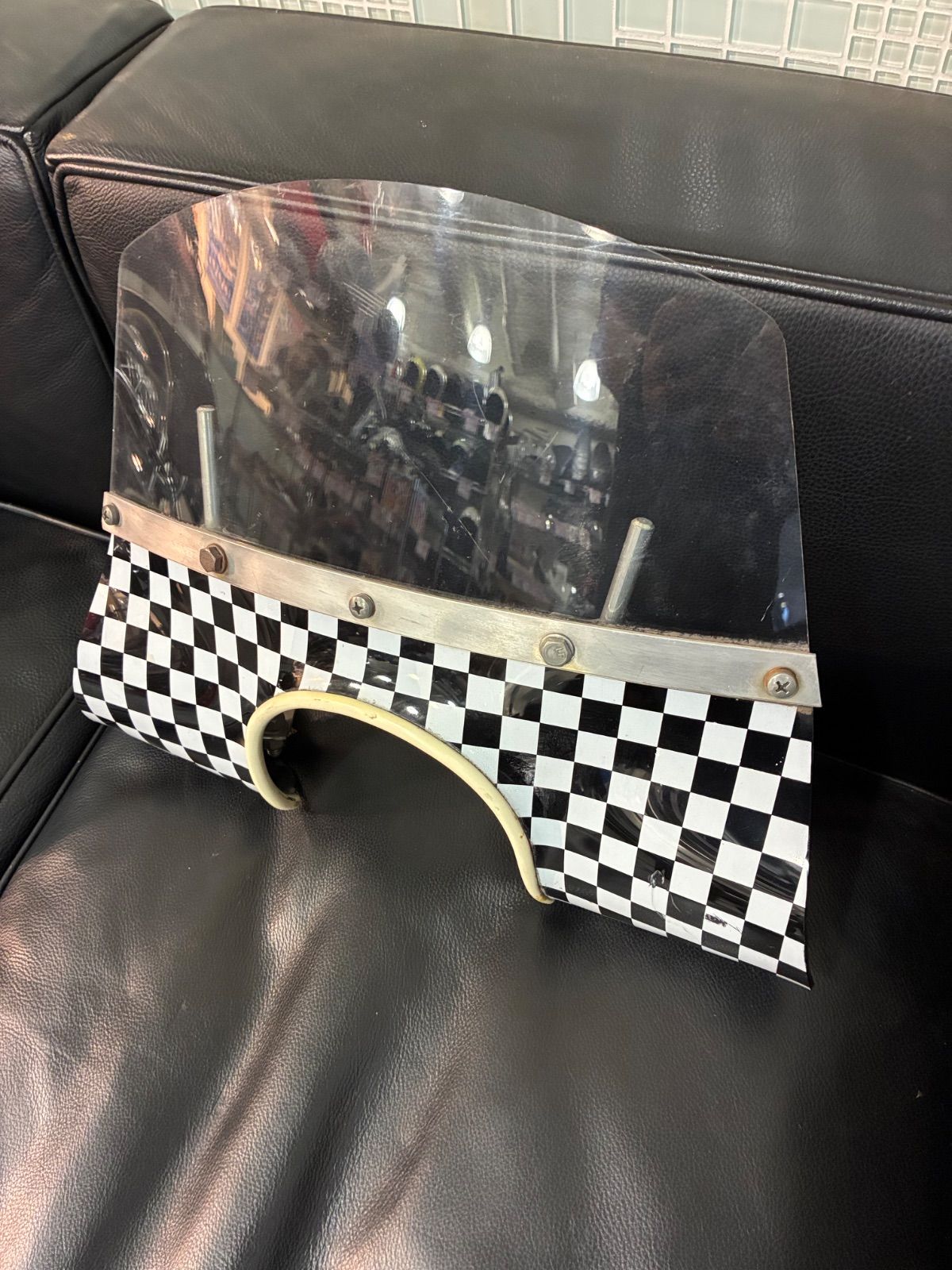 手作りアート作品】インコと鳥かごの華やかなパイプクリーナーアレンジ