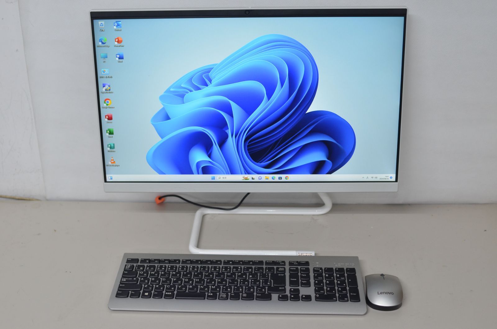 一体型パソコン LENOVO IdeaCentre A340 F0E6008FJP Windows11+office core i5-8400T/爆速SSD512GB/メモリ8GB/23.8インチ/カメラ/DVDマルチ
