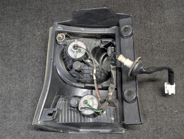 Z1853-R4]L375S L385S タント カスタム 後期 純正 テール 左右 セット