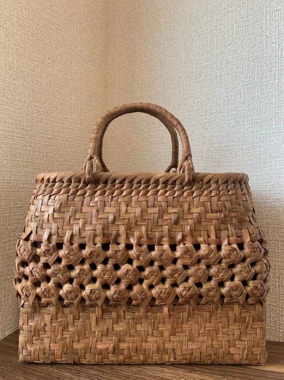山葡萄かごバッグ　手作り　山葡萄籠バッグ　網代編み、薔薇花編み　内布あり 山葡萄 山葡萄かごバッグ 手作り 籠バッグ 網代編み、薔薇花編み