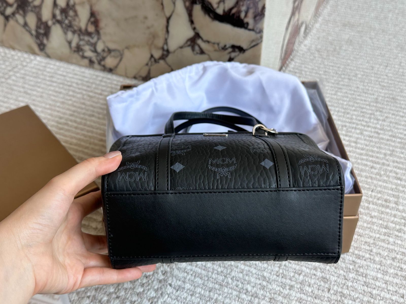 今日特価】Mcm Tea Gold Mini Market Tote with Dog Charm