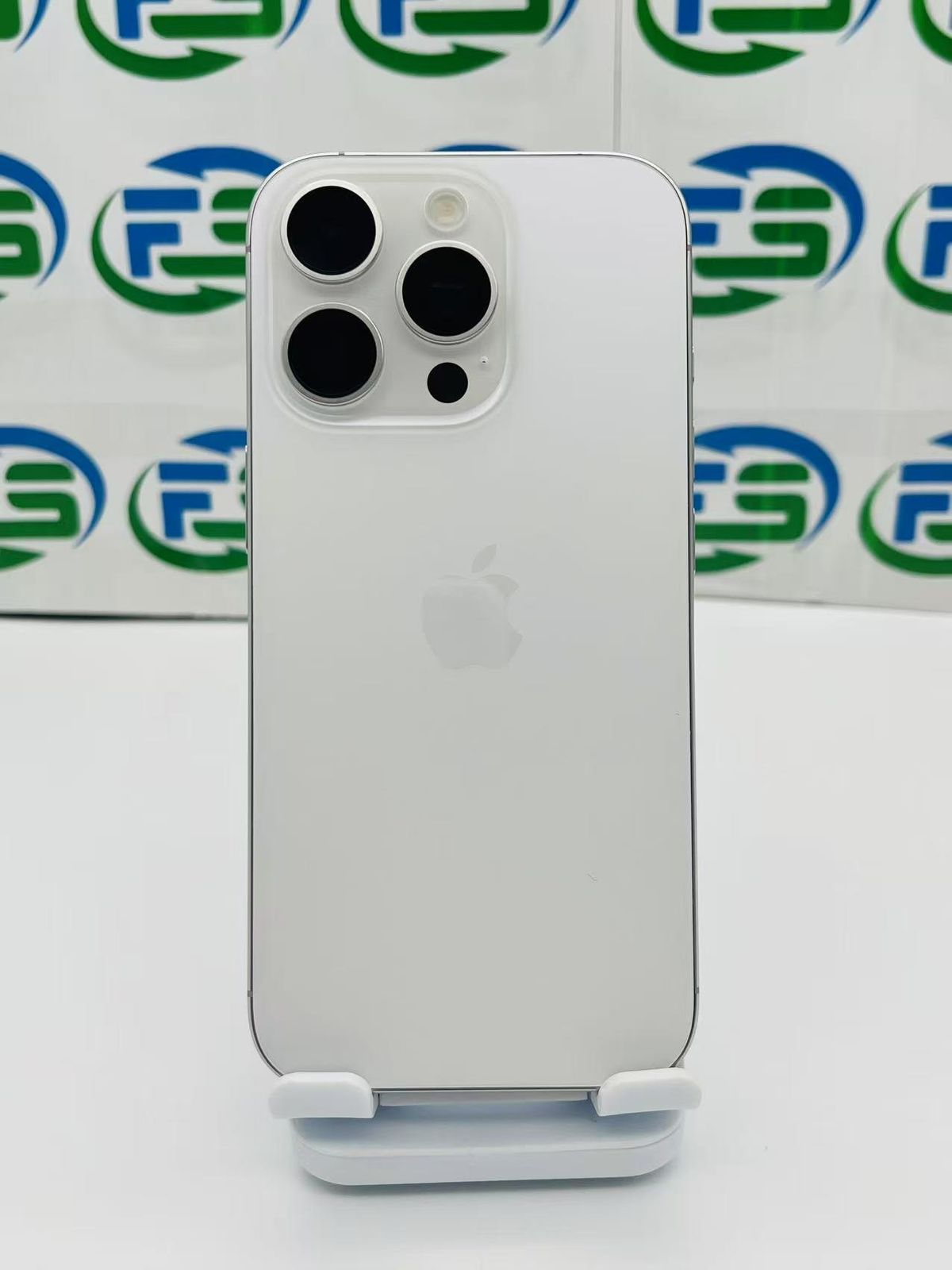 新品ほぼ】Apple iPhone 16 Pro 512GB MYN53J/A ホワイトチタニウム 