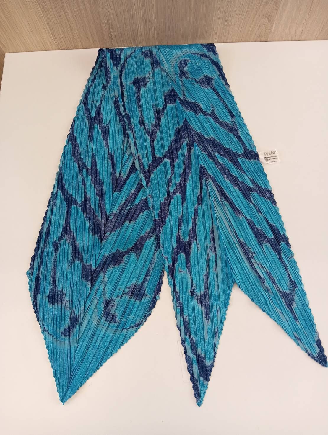 未使用級＊プリーツプリーズ PLEATS PLEASE スカーフ マルチカラー 中古品】PLEATS PLEASE プリーツプリーズ イッセイミヤケ