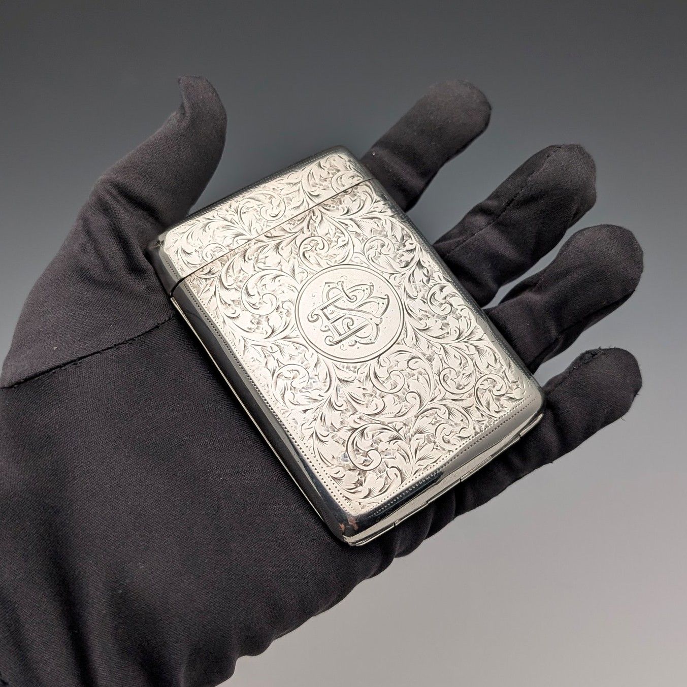 1900年代 英国 アンティーク 純銀製 シガレットケース 80g 1900年代 英国 アンティーク 純銀製 シガレットケース 80g 1906