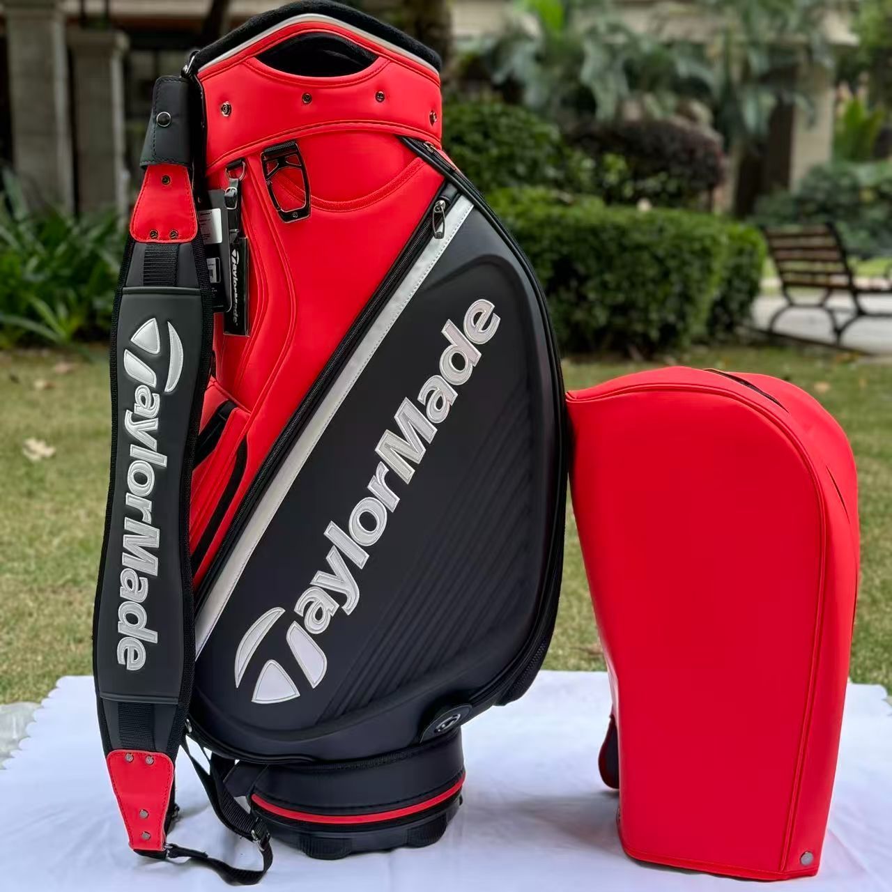 TaylorMade ゴルフバッグ ブラック/レッド Taylor made キャディバッグ ブラック&レッド TaylorMade ゴルフバッグ