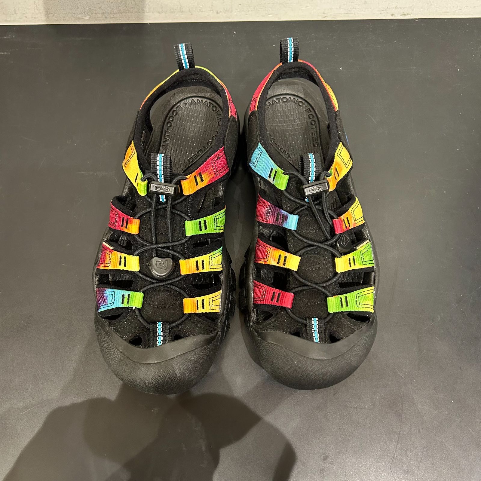 訳アリ商品] KEEN NEW PORTレトロ タイダイ 23.5㎝ [48-0117] Keen