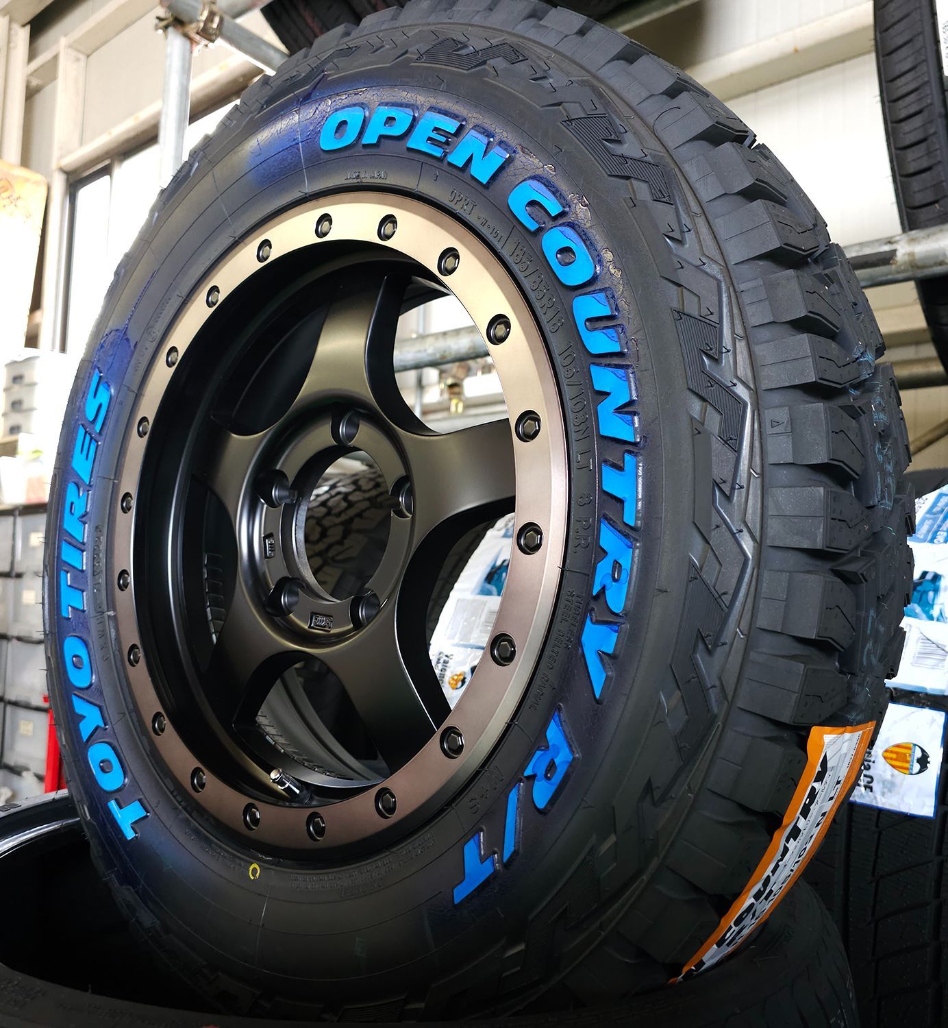 当店オススメ!! JB23 JB64 ジムニー 専用 TOYO オープンカントリーRT 185/85R16 ホワイトレター Bounty  Collection BDX05 16インチ 新品 タイヤ ホイールセット 1台分 4本 - メルカリ