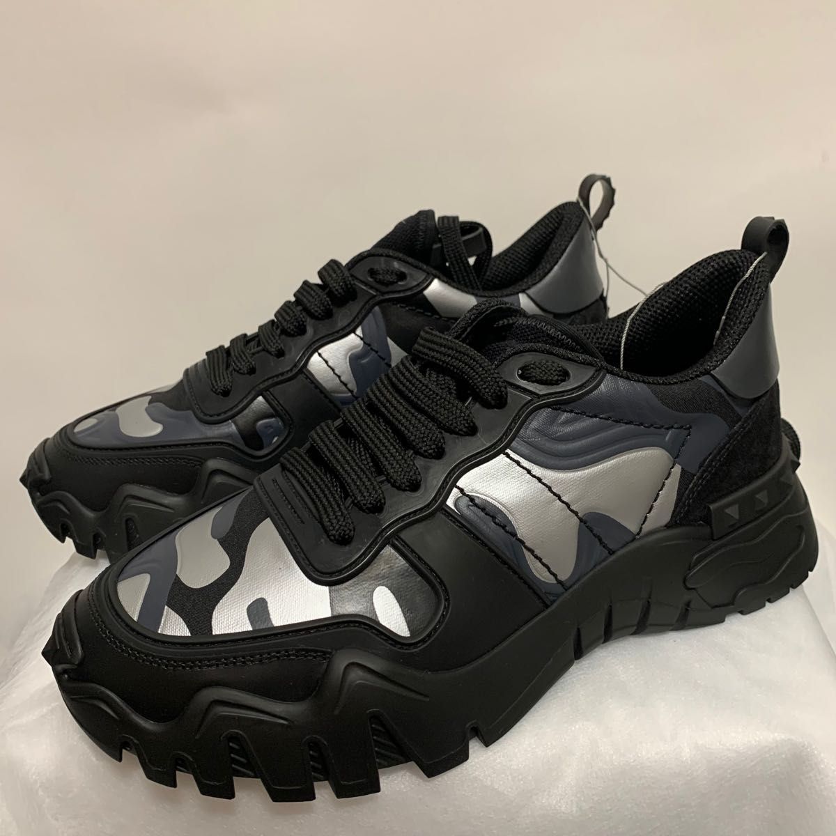 限定セール】 VALENTINO ヴァレンティノ ロックランナープラス