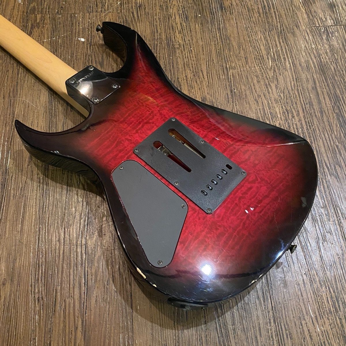 FERNANDES (フェルナンデス) エレキギター ※内蔵アンプノイズ有