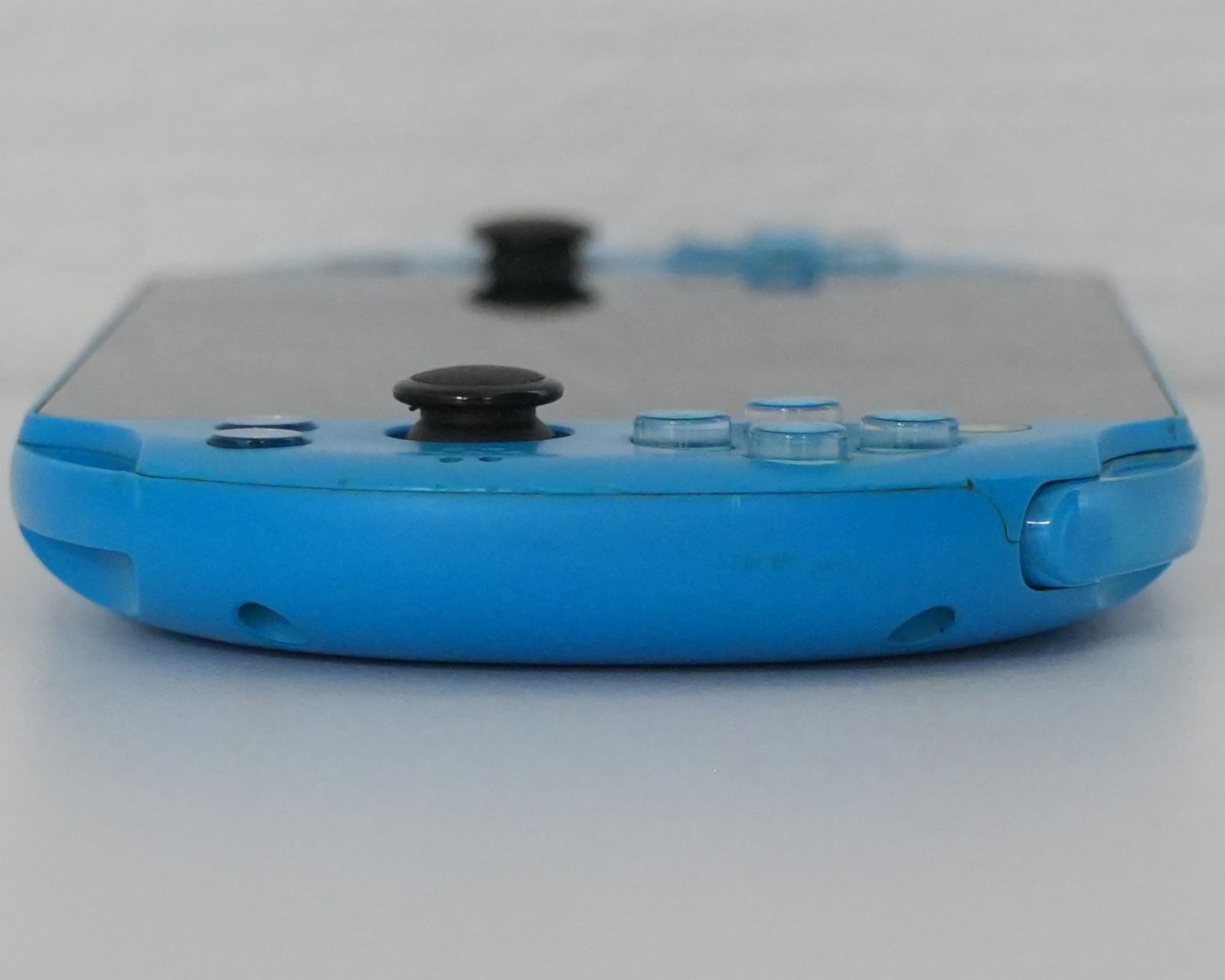 【美品】PSVITA PCH-2000 ブラック　マインクラフトソフト付き SONY PlayStation Vita PS 本体 PCH-2000 ZA11 Wi-Fiモデル