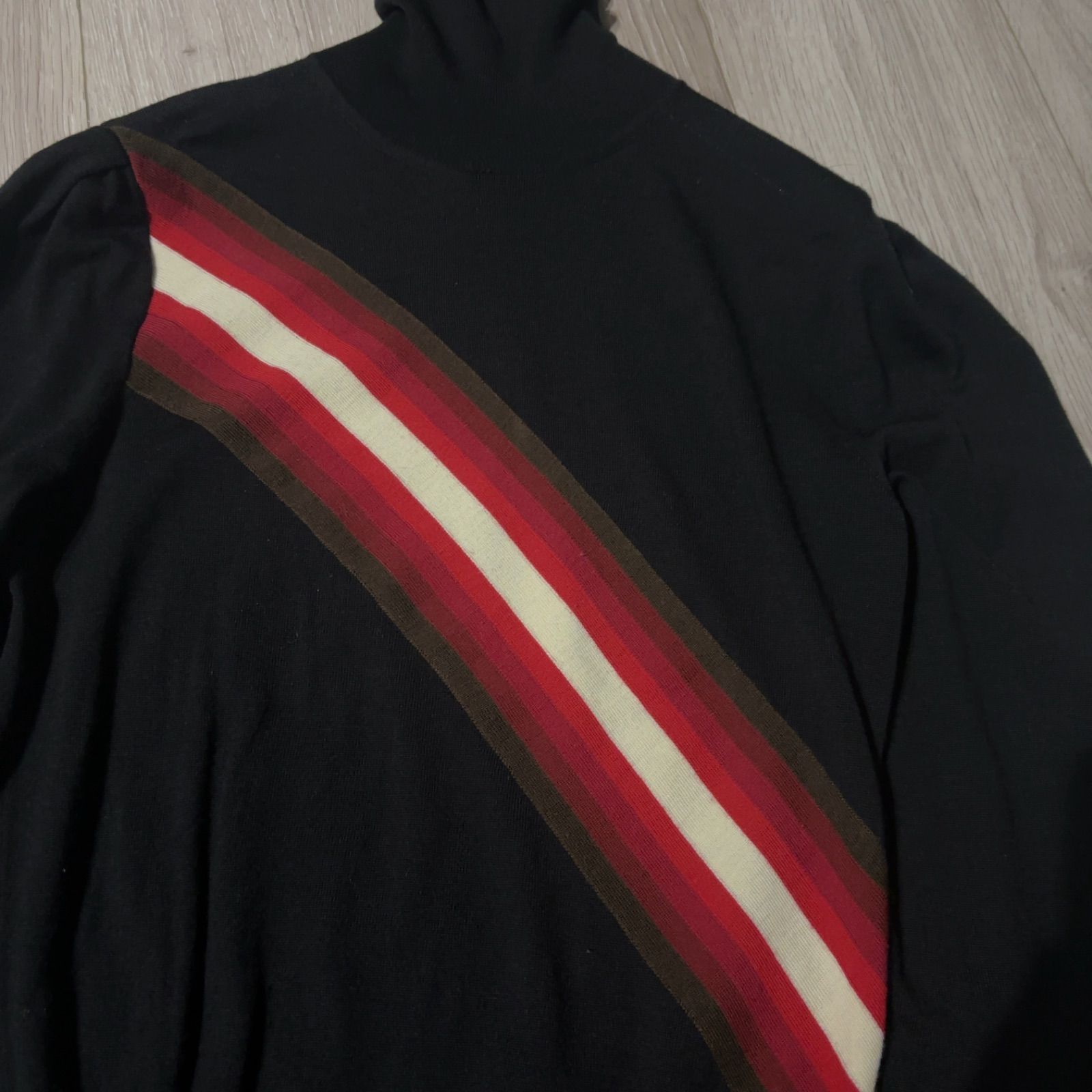 セール】正規品 GUCCI グッチ タートルネック タートルニット ハイネック ニット セーター 薄手 ラインデザイン サイズM レディース  ITALY イタリア製 - メルカリ