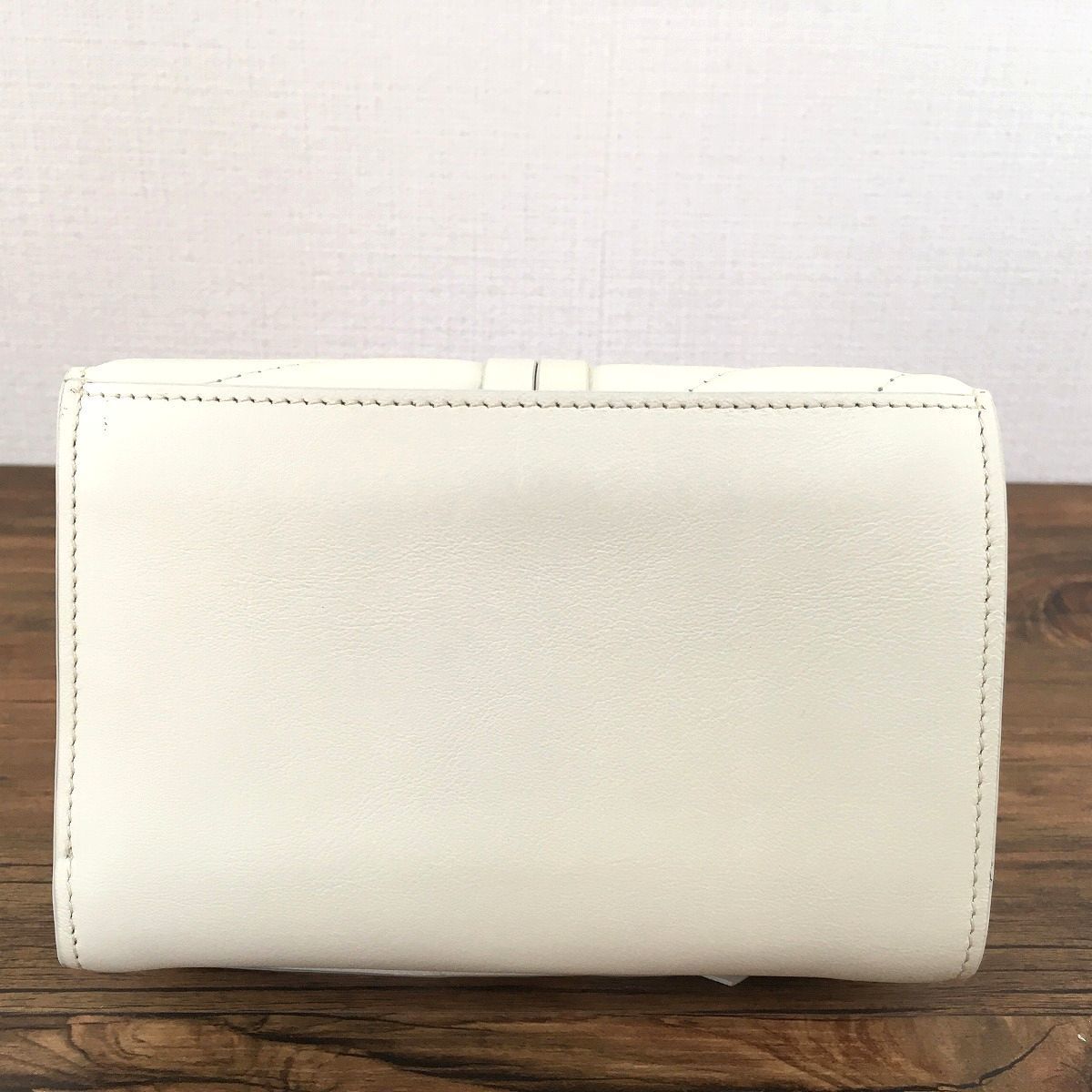 228 送料込み！ 未使用品 Chloe 三つ折り財布 CHC18AP943A04119  