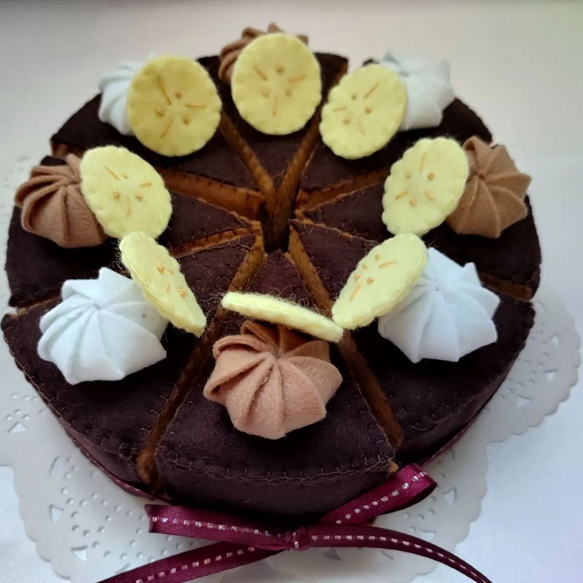 フェルト de チョコバナナホールケーキ〈8ピース〉 - メルカリ