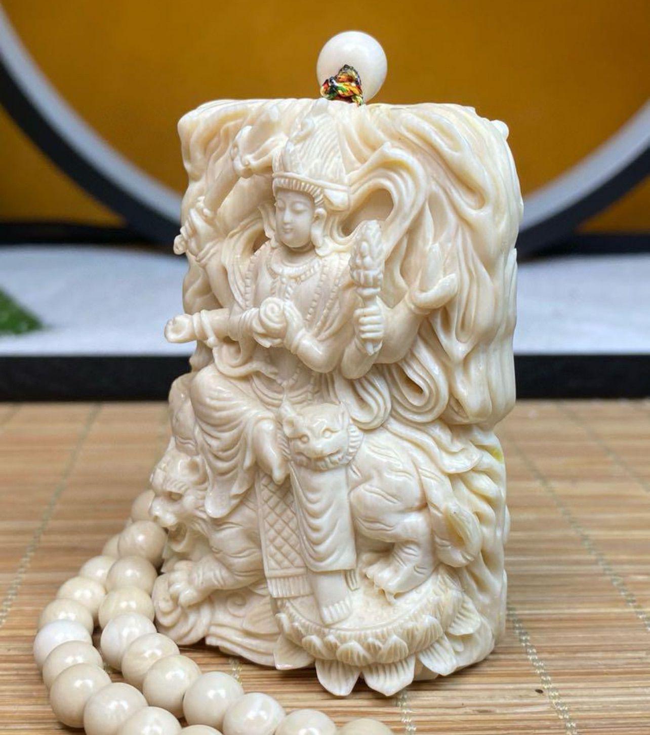 天然マンモス牙美しい手作り彫刻　虚空蔵菩薩　小さいな置物 天然マンモス牙美しい手作り彫刻 虚空蔵菩薩 小さいな置物