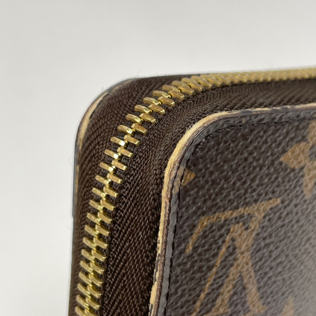 ルイ・ヴィトン Louis Vuitton ジッピーウォレット ドッグ ラウンド 