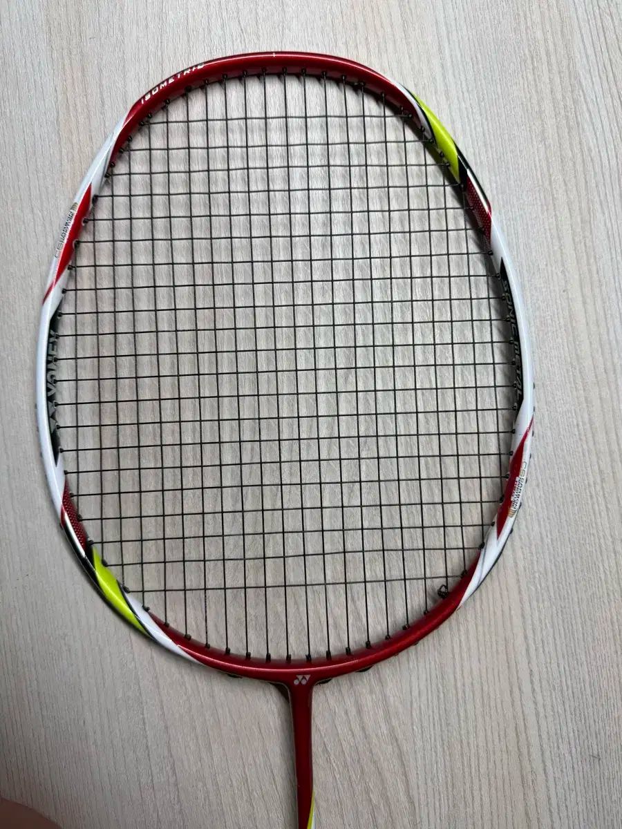 ヨネックス、中級者向けソフトテニスラケット「F-LASER 5S/5V」の新